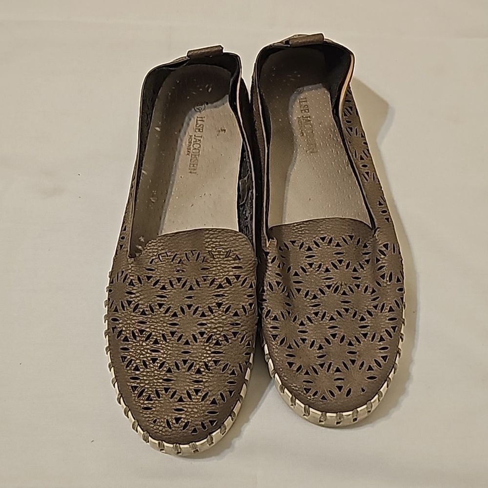 Ilse Jacobsen Tulip Tan Slip Ons Size 9